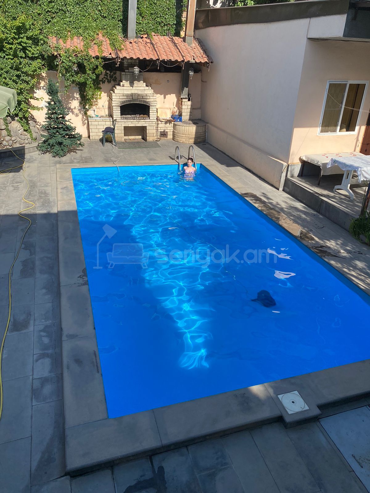 5 Սենյականոց Շքեղ Առանձնատուն, 200քմ, Կահավորված, Լողավազանով, Ավտոտնակով