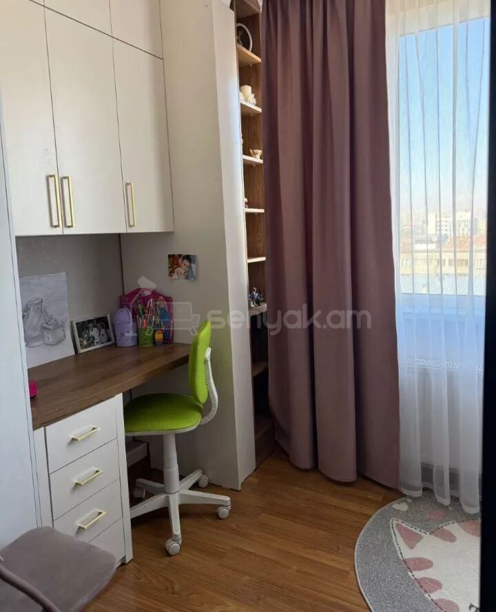 3 Սենյականոց Բնակարան Քարե Շենքում, 80քմ, 5/5 հարկ, Կապիտալ Վերանորոգված