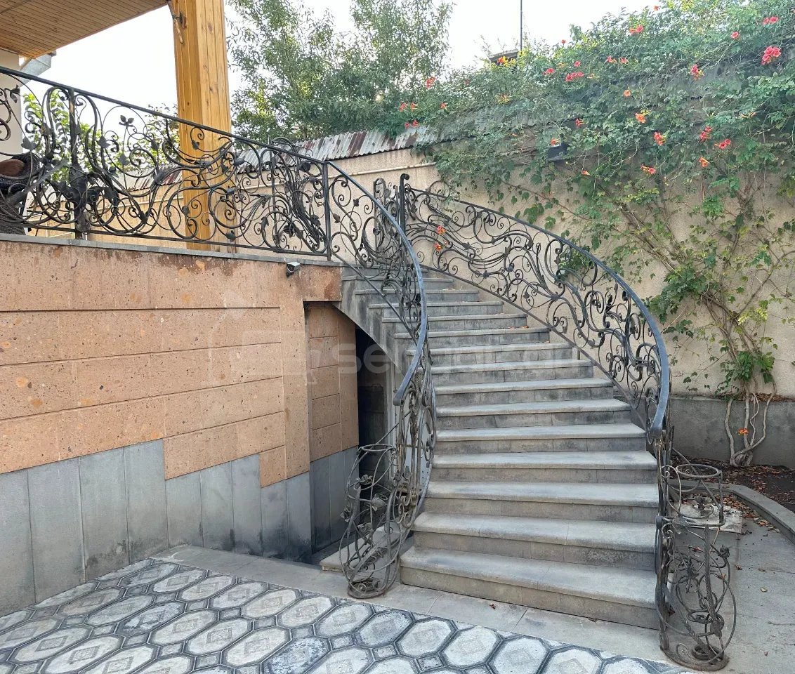 5 Սենյականոց Սեփական Տուն, 195քմ, Կապիտալ Վերանորոգված