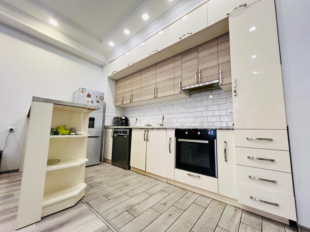 3 Սենյականոց Բնակարան Նորակառույցում, 88քմ, 5/8 հարկ, Կապիտալ Վերանորոգված, Կահավորված