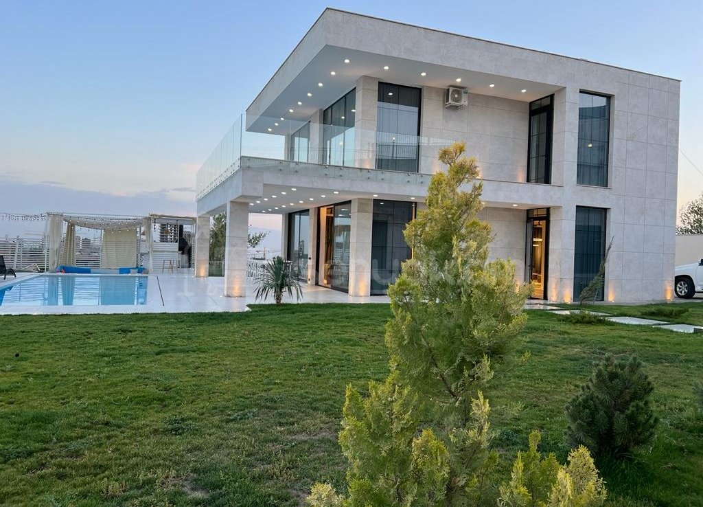 5 Սենյականոց Շքեղ Առանձնատուն, 200քմ, Լողավազանով