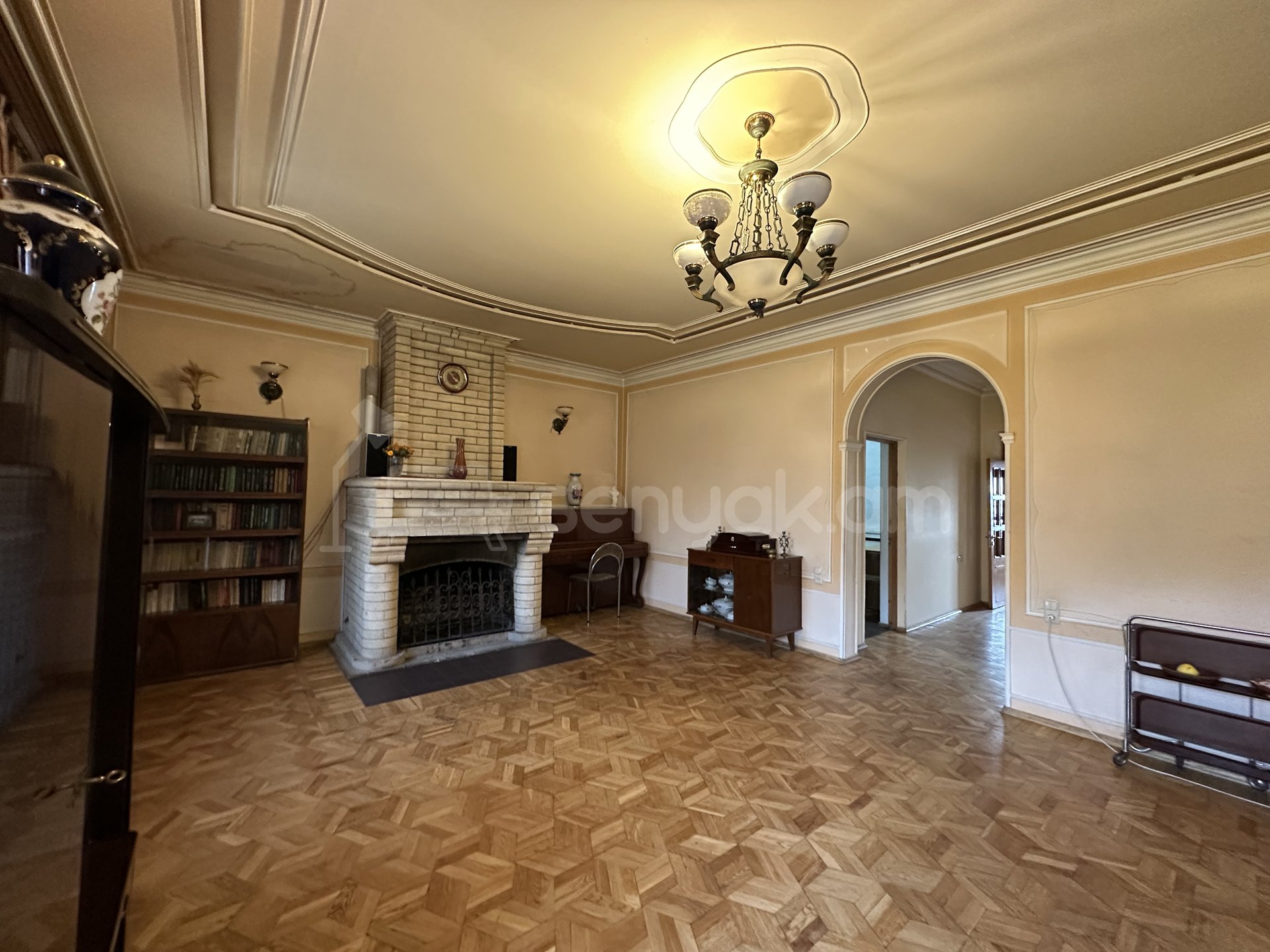 8 Սենյականոց Սեփական Տուն, 389քմ, Կոսմետիկ Վերանորոգված, Ավտոտնակով