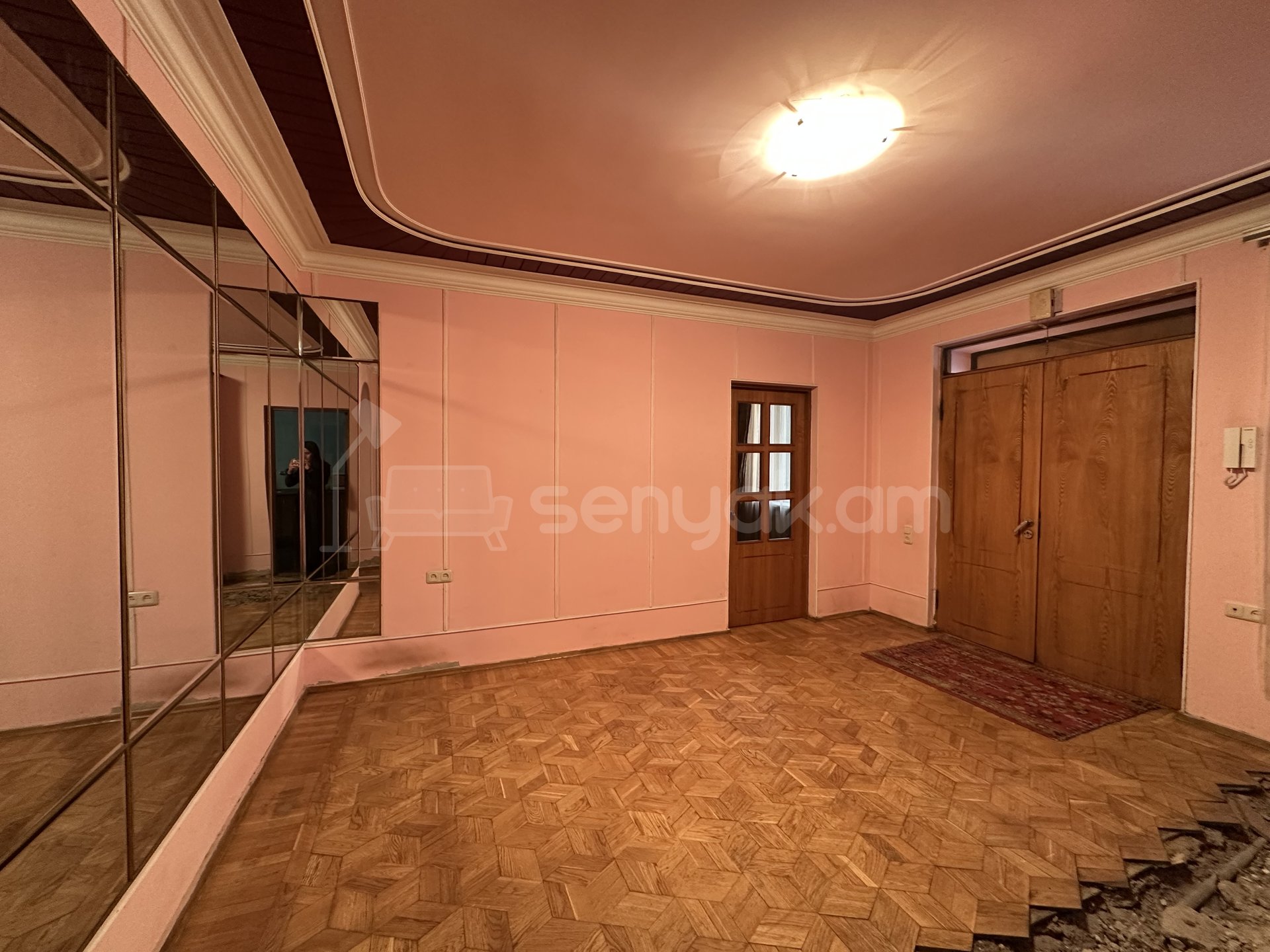 8 Սենյականոց Սեփական Տուն, 389քմ, Կոսմետիկ Վերանորոգված, Ավտոտնակով