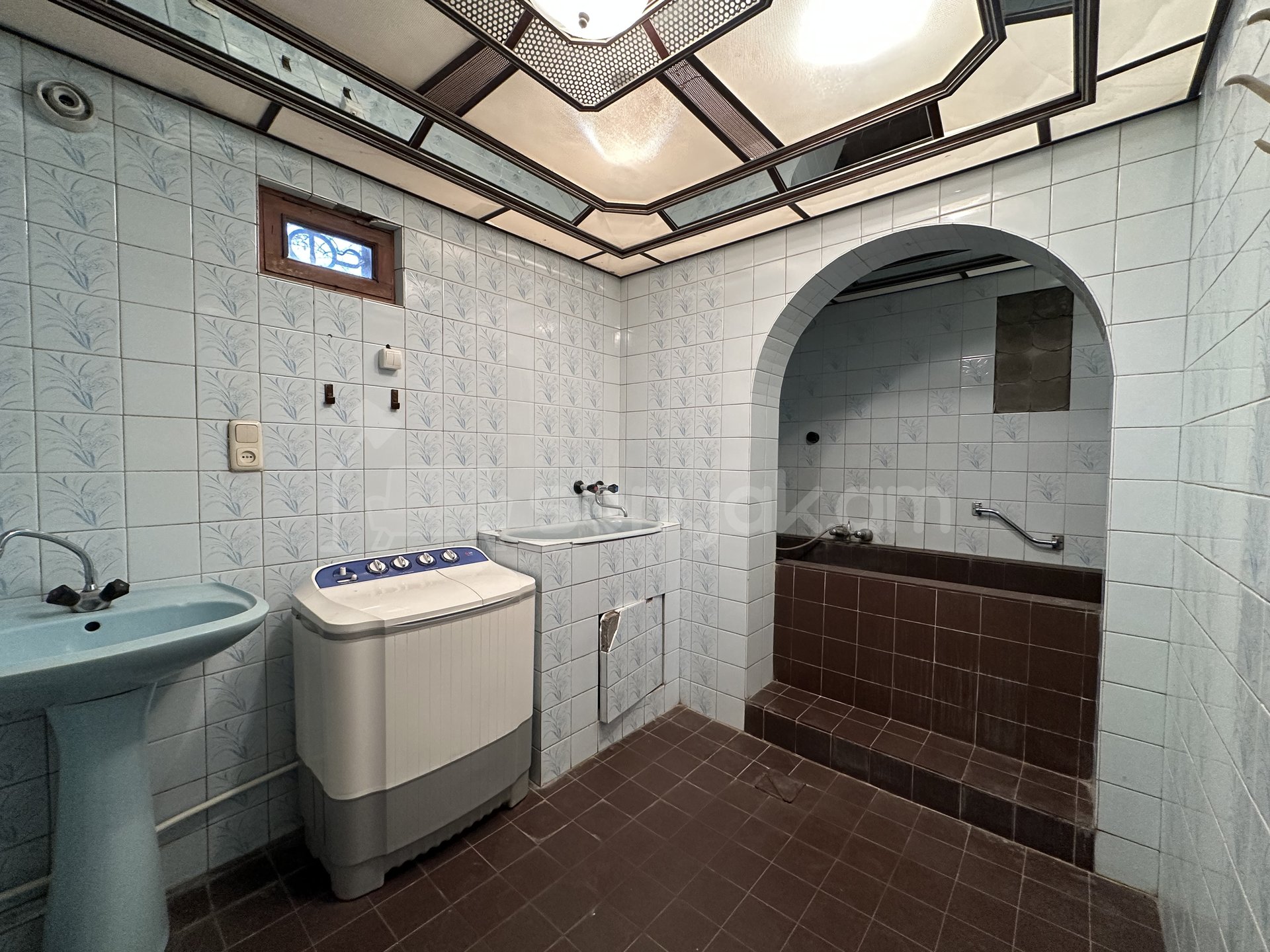 8 Սենյականոց Սեփական Տուն, 389քմ, Կոսմետիկ Վերանորոգված, Ավտոտնակով