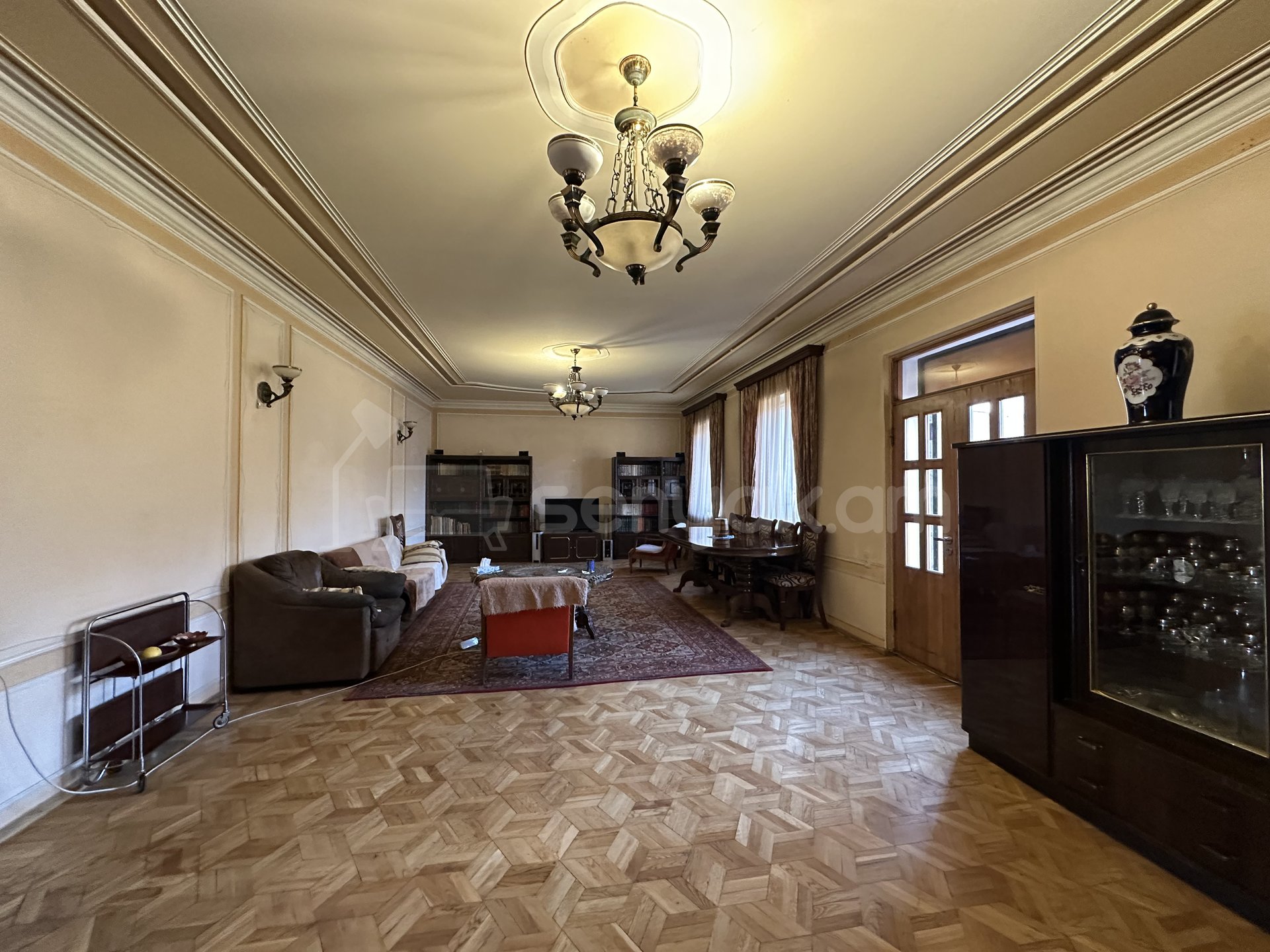 8 Սենյականոց Սեփական Տուն, 389քմ, Կոսմետիկ Վերանորոգված, Ավտոտնակով