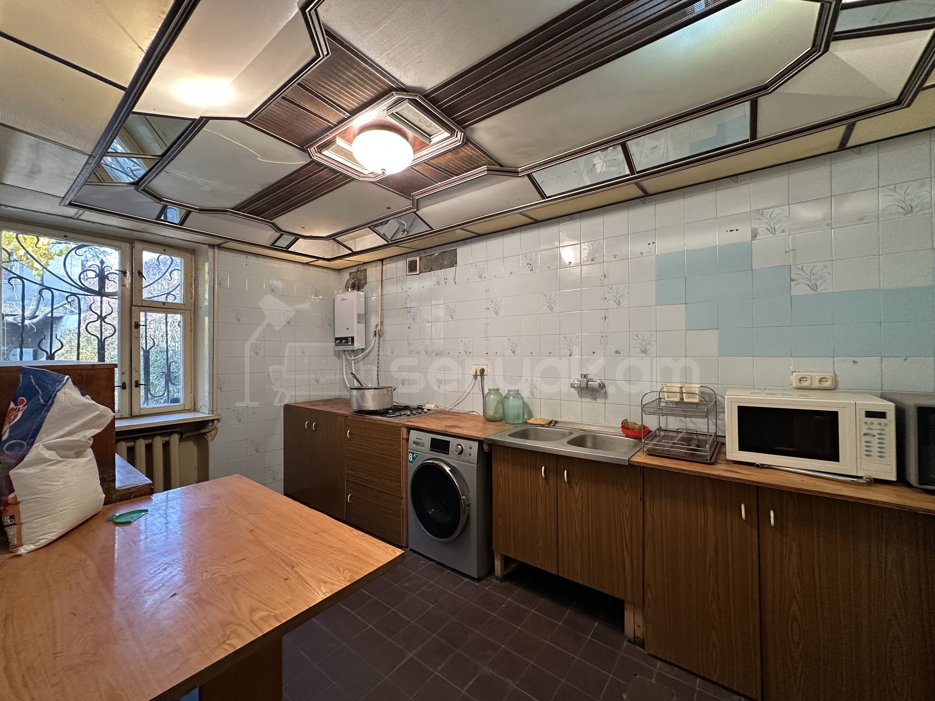 8 Սենյականոց Սեփական Տուն, 389քմ, Կոսմետիկ Վերանորոգված, Ավտոտնակով