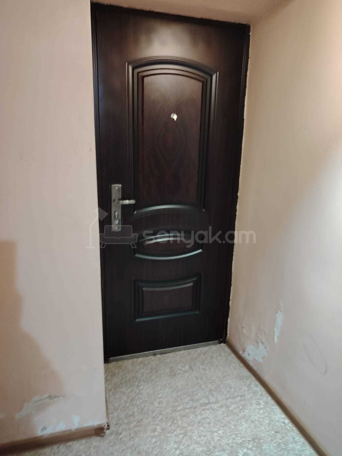 1 Սենյականոց Բնակարան Քարե Շենքում, 40քմ, 2/4 հարկ, Նորմալ Վիճակում, Կահավորված, Արևկող