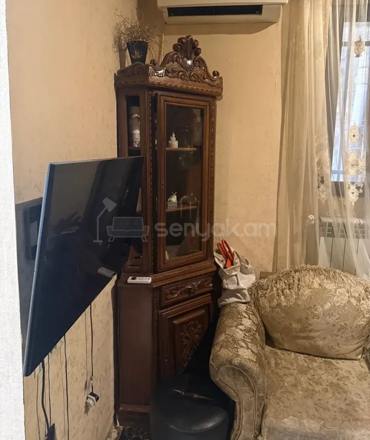 3 Սենյականոց Բնակարան Քարե Շենքում, 78քմ, 2/5 հարկ, Նորմալ Վիճակում, Կահավորված, Արևկող