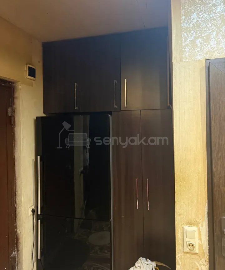 3 Սենյականոց Բնակարան Քարե Շենքում, 78քմ, 2/5 հարկ, Նորմալ Վիճակում, Կահավորված, Արևկող