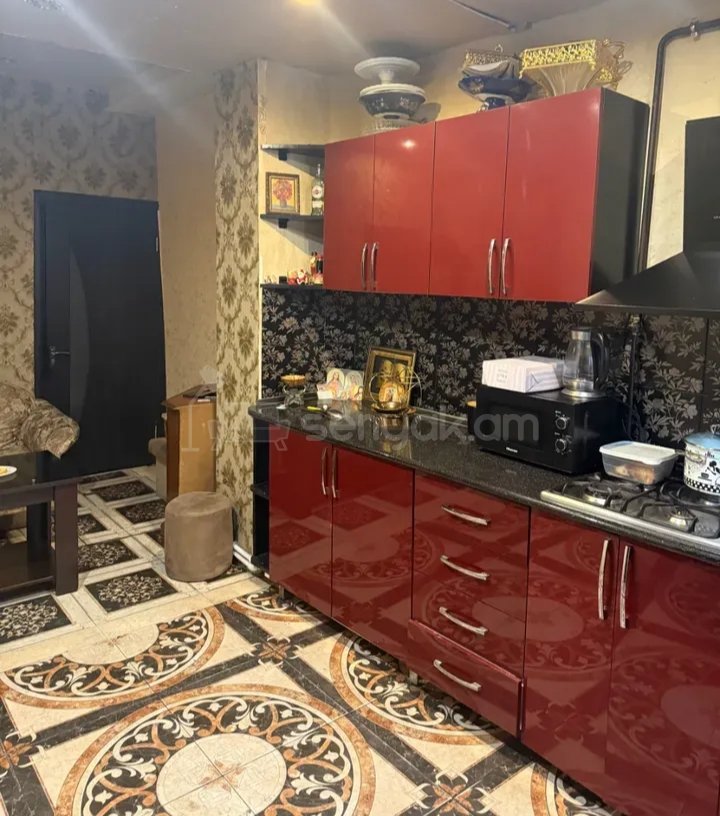 3 Սենյականոց Բնակարան Քարե Շենքում, 78քմ, 2/5 հարկ, Նորմալ Վիճակում, Կահավորված, Արևկող