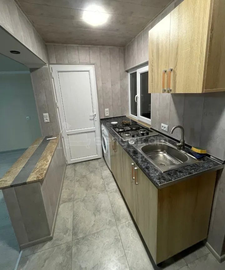 1 Սենյականոց Բնակարան Քարե Շենքում, 40քմ, 1/1 հարկ, Նորմալ Վիճակում, Կահավորված, Արևկող