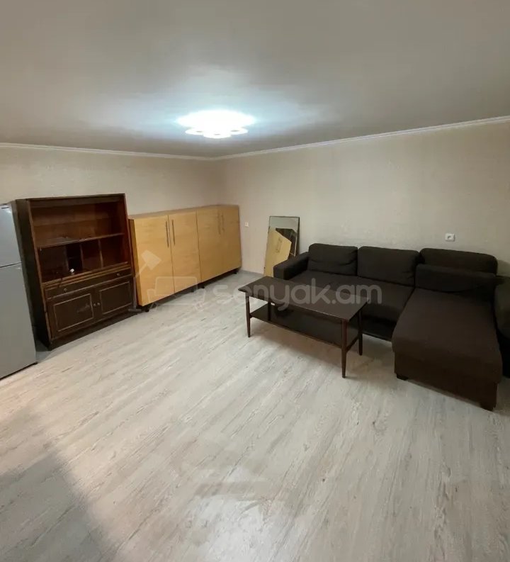 1 Սենյականոց Բնակարան Քարե Շենքում, 40քմ, 1/1 հարկ, Նորմալ Վիճակում, Կահավորված, Արևկող