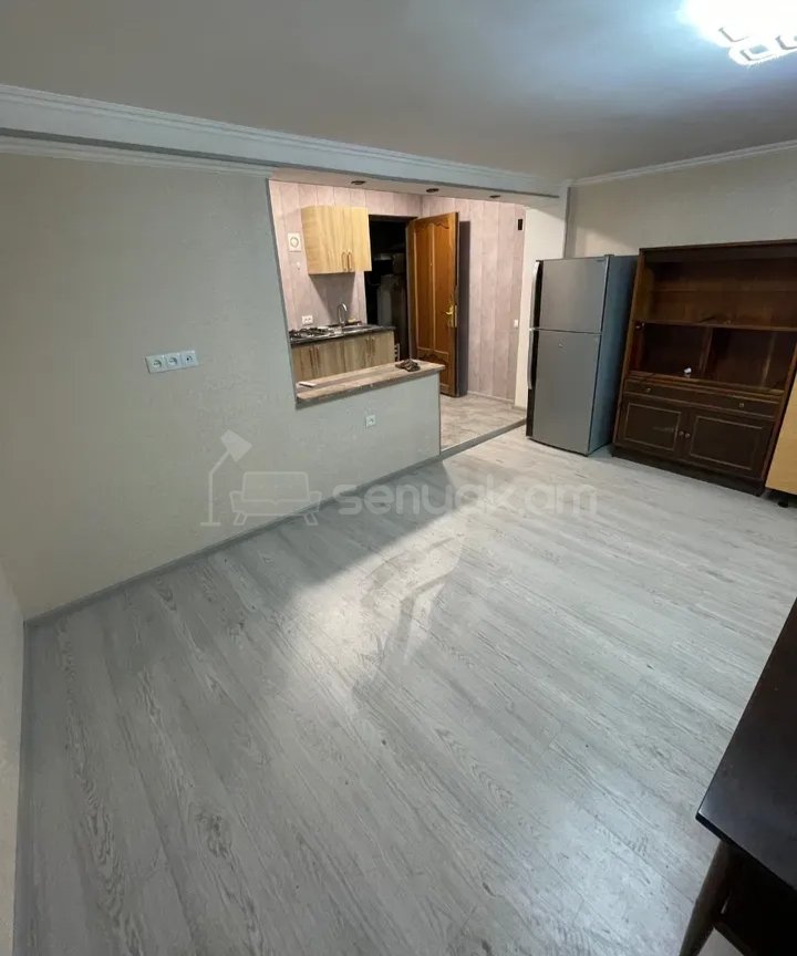 1 Սենյականոց Բնակարան Քարե Շենքում, 40քմ, 1/1 հարկ, Նորմալ Վիճակում, Կահավորված, Արևկող