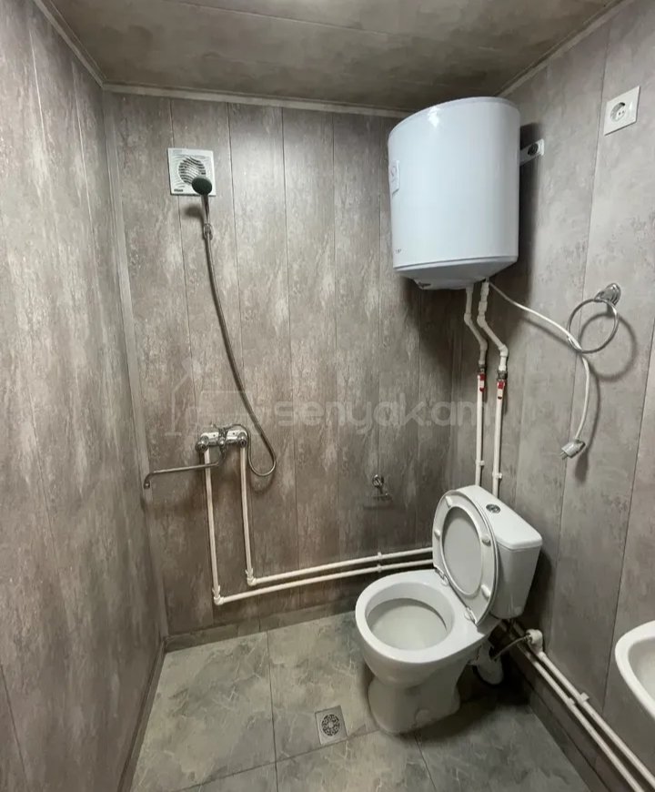 1 Սենյականոց Բնակարան Քարե Շենքում, 40քմ, 1/1 հարկ, Նորմալ Վիճակում, Կահավորված, Արևկող