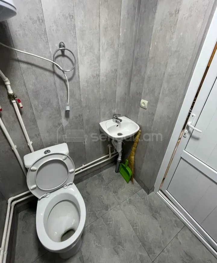 1 Սենյականոց Բնակարան Քարե Շենքում, 40քմ, 1/1 հարկ, Նորմալ Վիճակում, Կահավորված, Արևկող