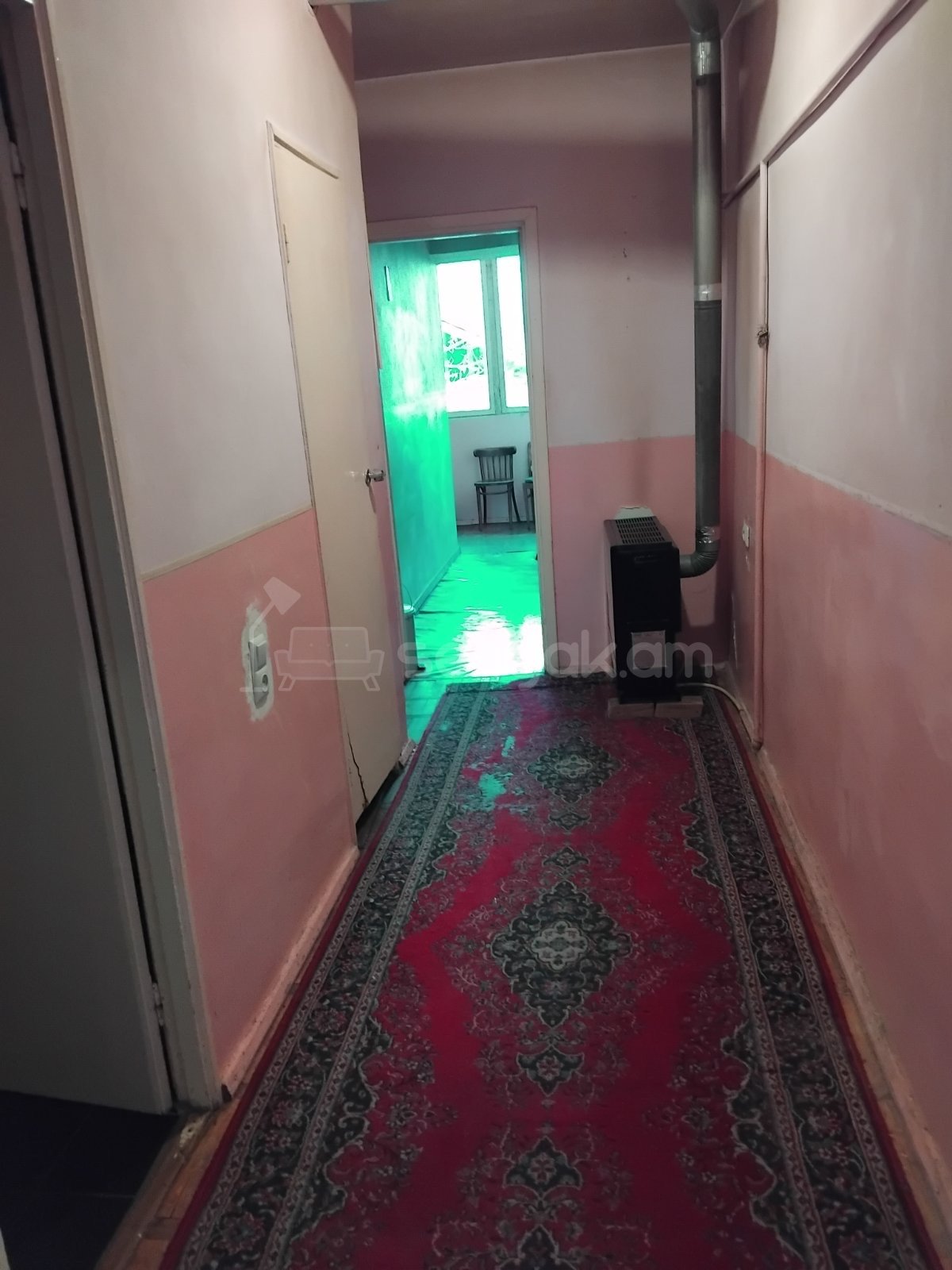 3 Սենյականոց Բնակարան Քարե Շենքում, 70քմ, 5/5 հարկ, Նորմալ Վիճակում, Կահավորված