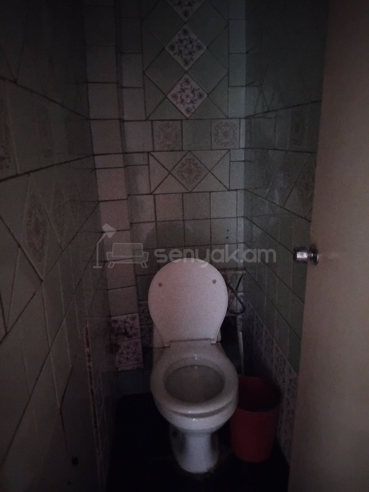 3 Սենյականոց Բնակարան Քարե Շենքում, 70քմ, 5/5 հարկ, Նորմալ Վիճակում, Կահավորված