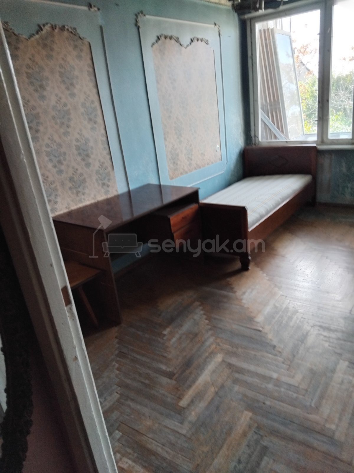 3 Սենյականոց Բնակարան Քարե Շենքում, 70քմ, 5/5 հարկ, Նորմալ Վիճակում, Կահավորված