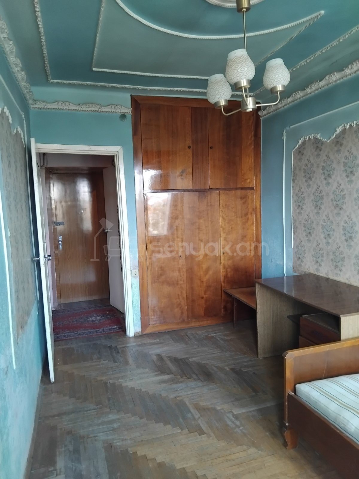 3 Սենյականոց Բնակարան Քարե Շենքում, 70քմ, 5/5 հարկ, Նորմալ Վիճակում, Կահավորված