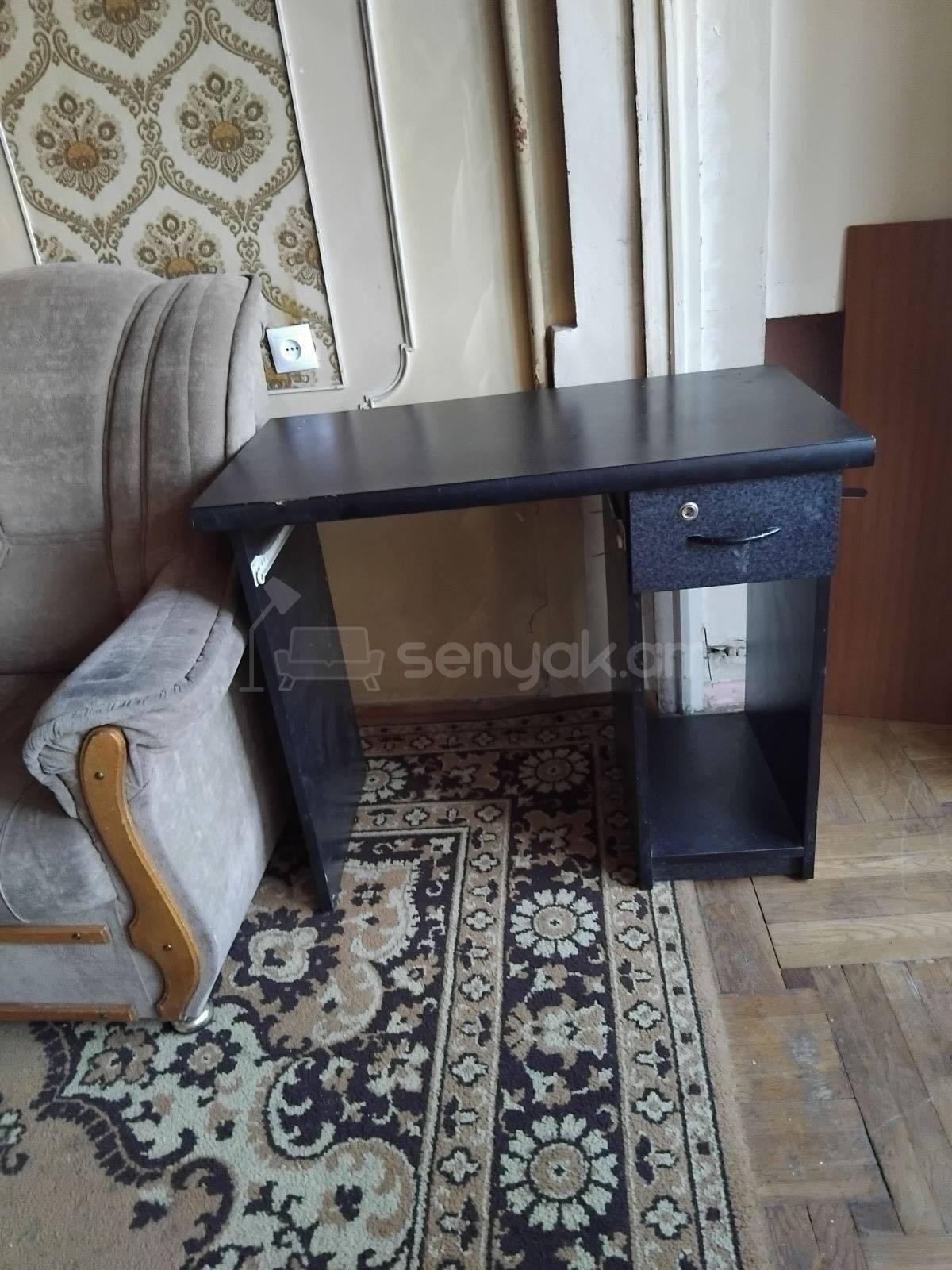 3 Սենյականոց Բնակարան Քարե Շենքում, 70քմ, 5/5 հարկ, Նորմալ Վիճակում, Կահավորված