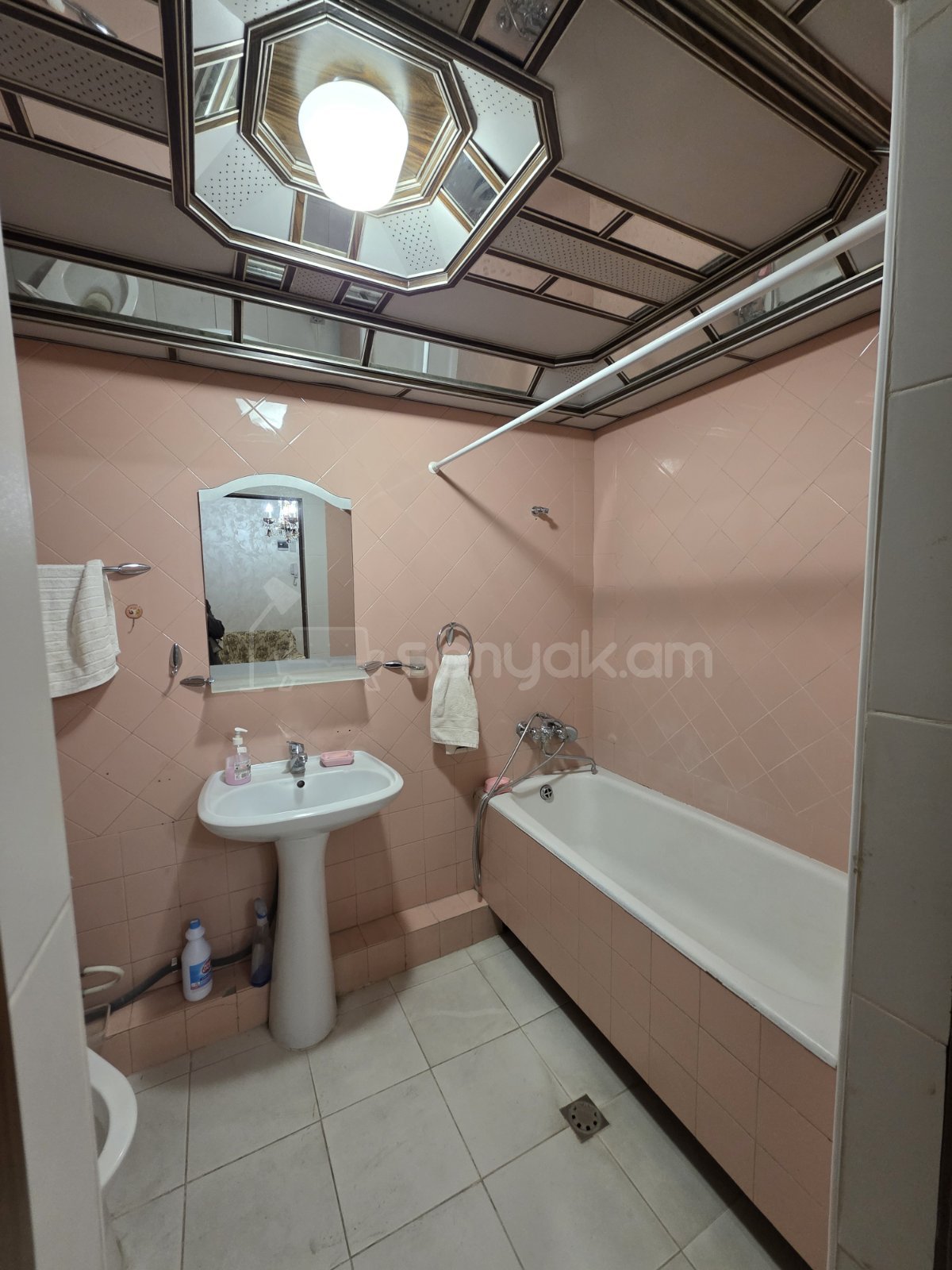 3 Սենյականոց Բնակարան Քարե Շենքում, 90քմ, 2/5 հարկ, Կապիտալ Վերանորոգված, Կահավորված, Արևկող