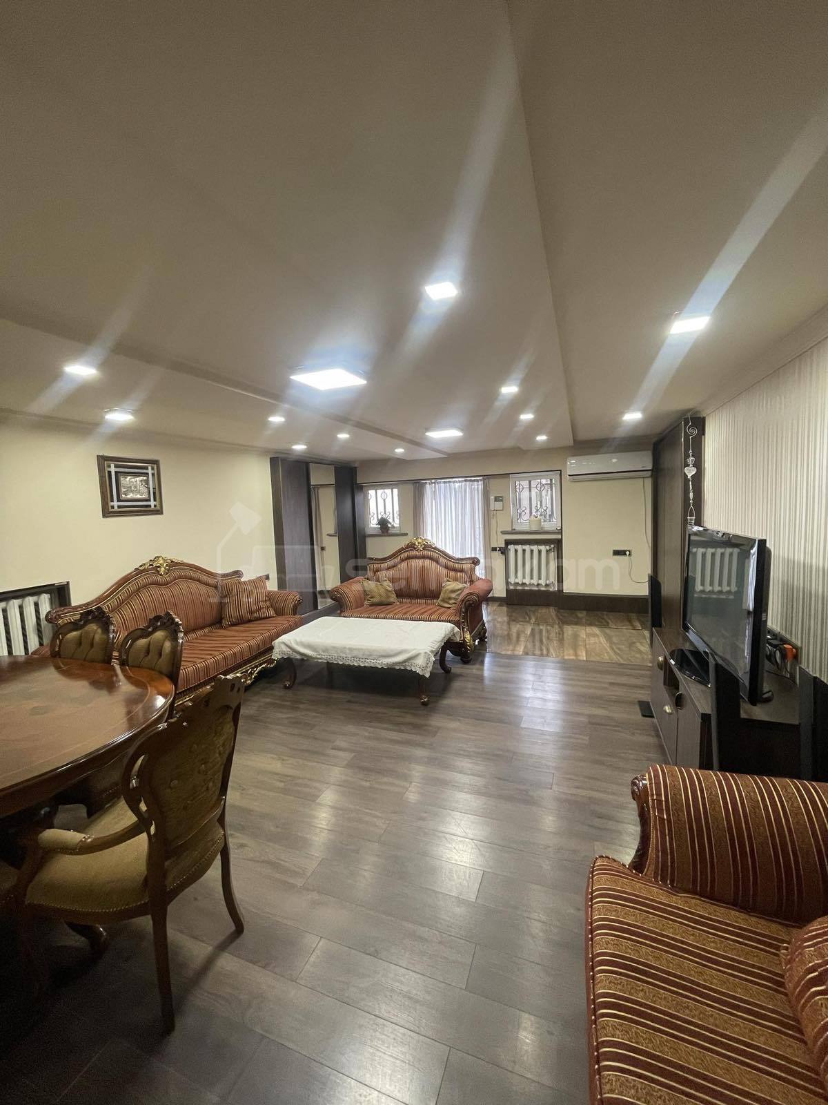 7 Սենյականոց Սեփական Տուն, 360քմ, Կապիտալ Վերանորոգված, Ավտոտնակով