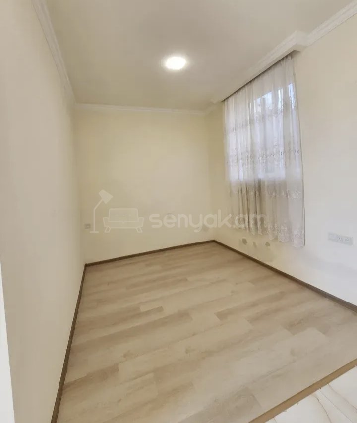 3 Սենյականոց Բնակարան Քարե Շենքում, 50քմ, 1/1 հարկ, Նորմալ Վիճակում, Կահավորված, Արևկող