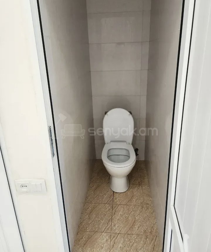 3 Սենյականոց Բնակարան Քարե Շենքում, 50քմ, 1/1 հարկ, Նորմալ Վիճակում, Կահավորված, Արևկող