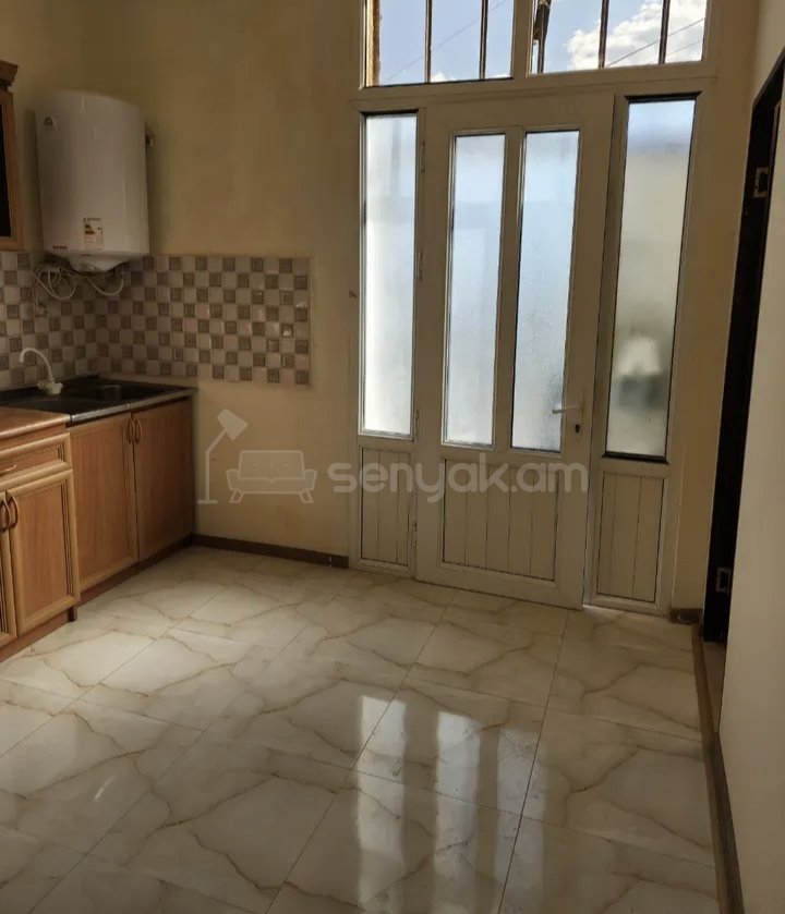 3 Սենյականոց Բնակարան Քարե Շենքում, 50քմ, 1/1 հարկ, Նորմալ Վիճակում, Կահավորված, Արևկող