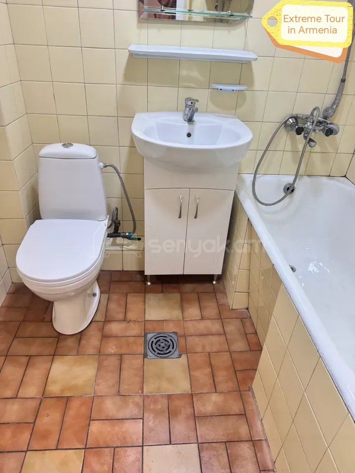 2 Սենյականոց Բնակարան Քարե Շենքում, 48քմ, 3/5 հարկ, Նորմալ Վիճակում, Կահավորված, Արևկող