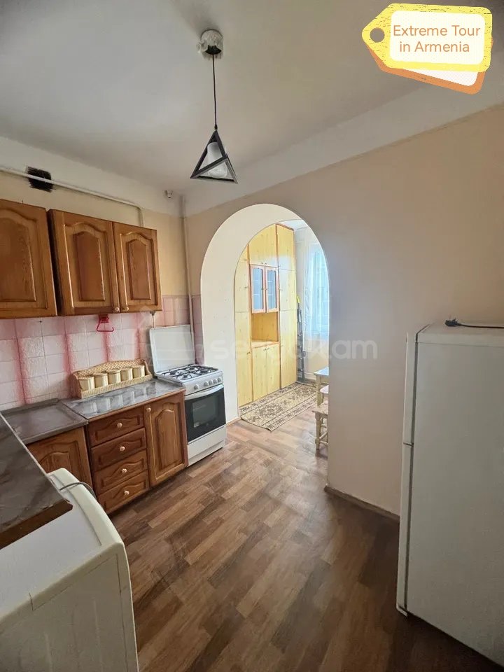 2 Սենյականոց Բնակարան Քարե Շենքում, 48քմ, 3/5 հարկ, Նորմալ Վիճակում, Կահավորված, Արևկող