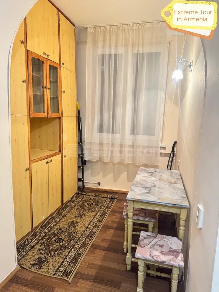 2 Սենյականոց Բնակարան Քարե Շենքում, 48քմ, 3/5 հարկ, Նորմալ Վիճակում, Կահավորված, Արևկող