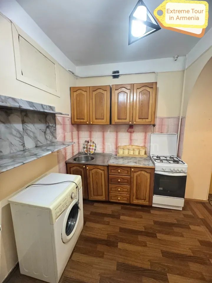 2 Սենյականոց Բնակարան Քարե Շենքում, 48քմ, 3/5 հարկ, Նորմալ Վիճակում, Կահավորված, Արևկող