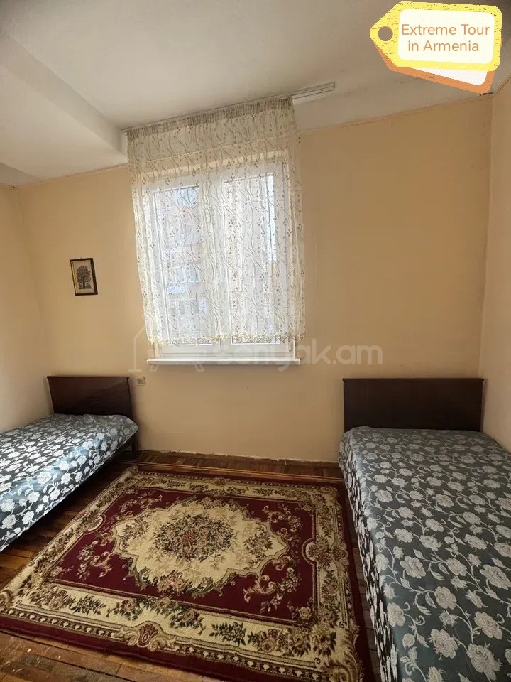 2 Սենյականոց Բնակարան Քարե Շենքում, 48քմ, 3/5 հարկ, Նորմալ Վիճակում, Կահավորված, Արևկող