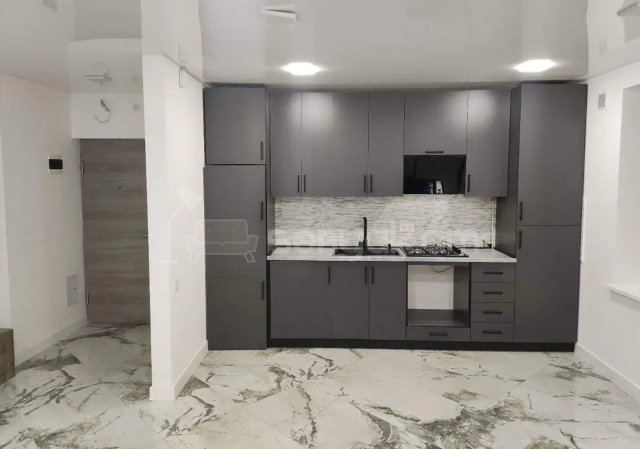 3 Սենյականոց Բնակարան Քարե Շենքում, 80քմ, 1/5 հարկ, Կապիտալ Վերանորոգված, Կահավորված