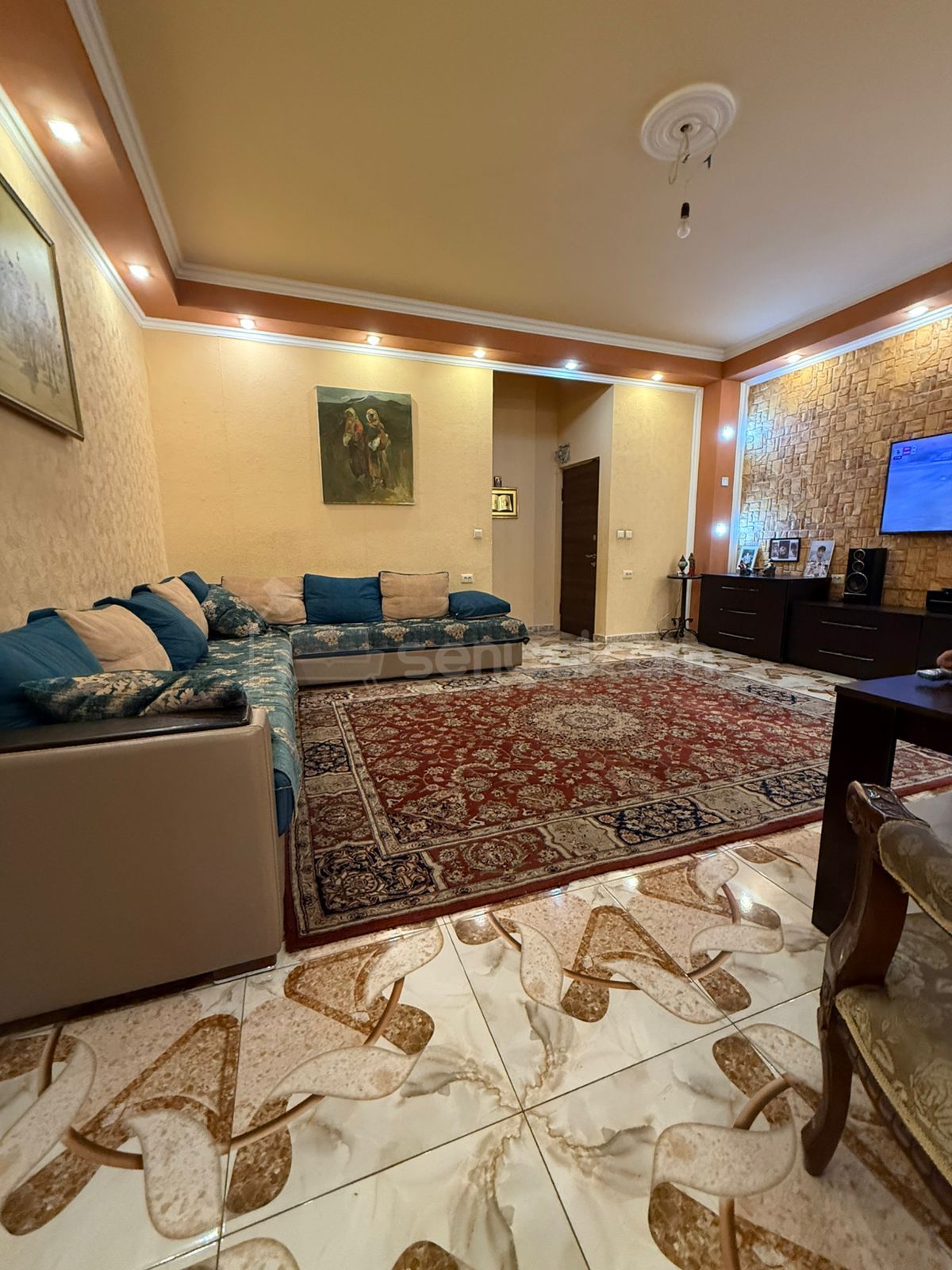 3 Սենյականոց Բնակարան Քարե Շենքում, 92քմ, 2/3 հարկ, Կապիտալ Վերանորոգված