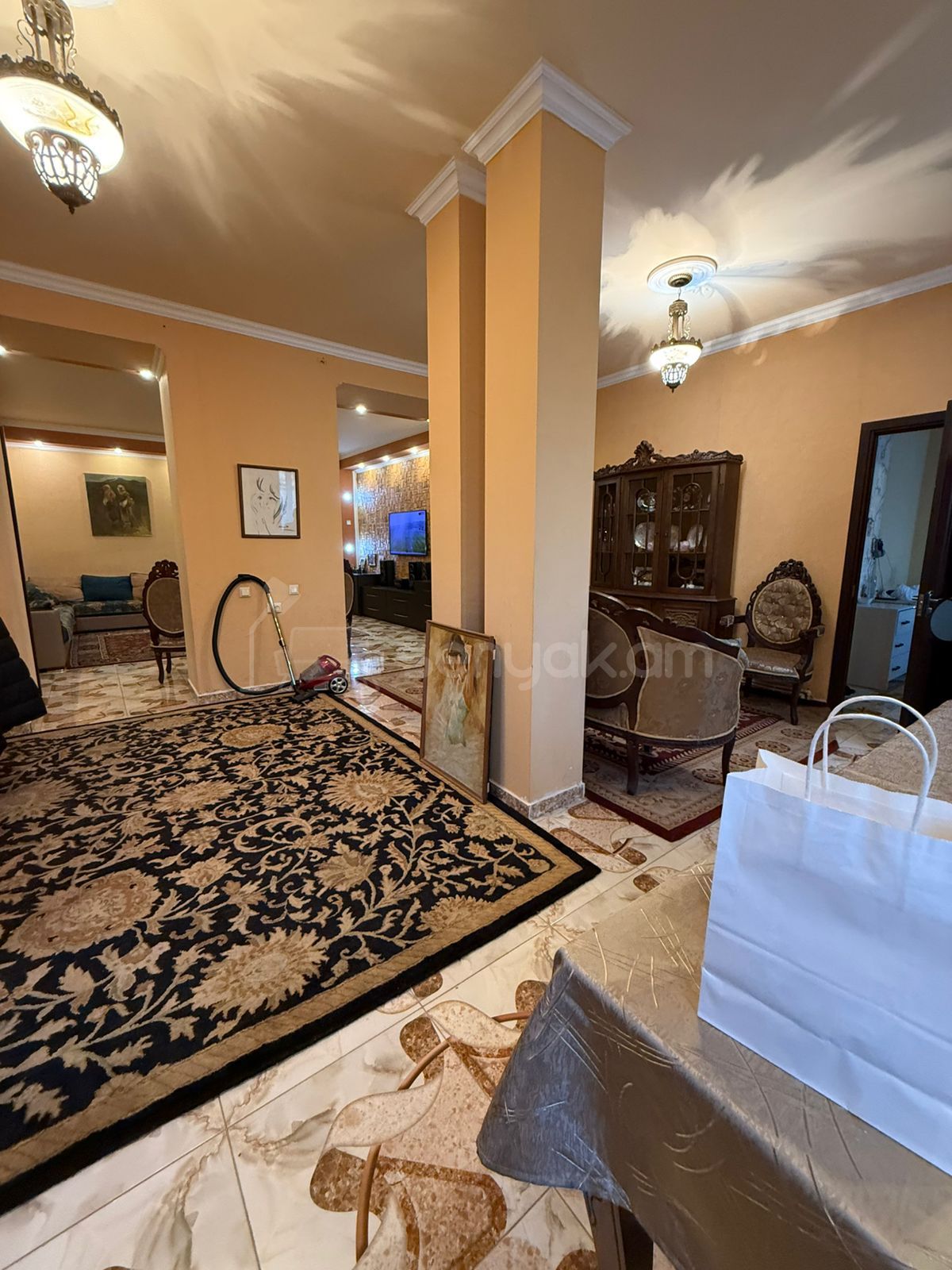 3 Սենյականոց Բնակարան Քարե Շենքում, 92քմ, 2/3 հարկ, Կապիտալ Վերանորոգված