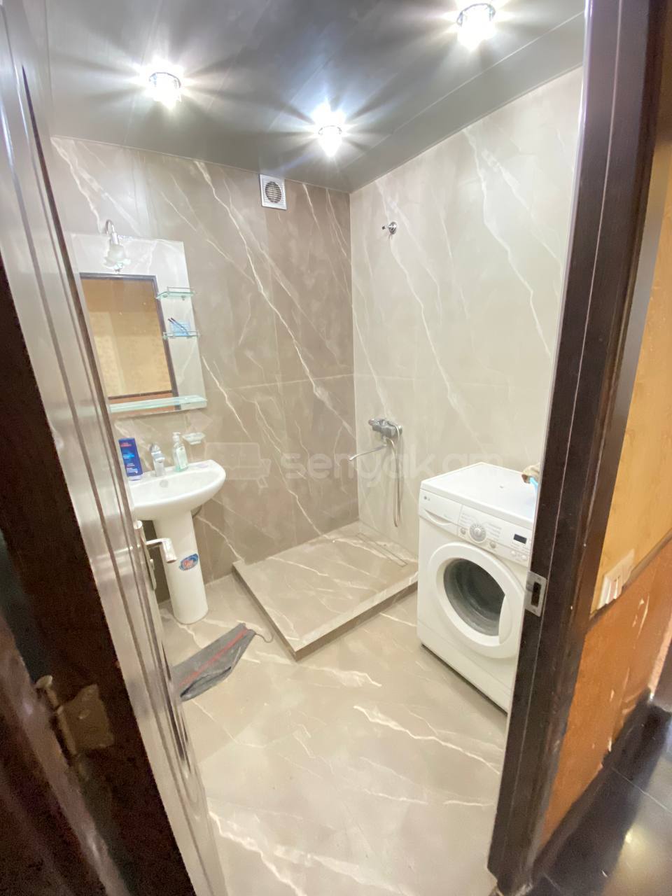 3 Սենյականոց Բնակարան, 98քմ, 2/9 հարկ, Կապիտալ Վերանորոգված, Կահավորված