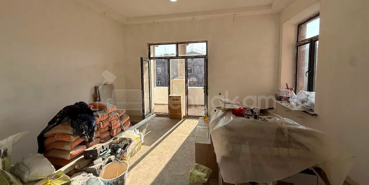 3 Սենյականոց Բնակարան Քարե Շենքում, 73քմ, 4/4 հարկ, Կապիտալ Վերանորոգված