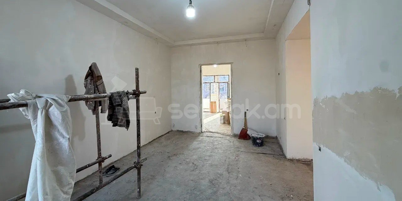 3 Սենյականոց Բնակարան Քարե Շենքում, 73քմ, 4/4 հարկ, Կապիտալ Վերանորոգված