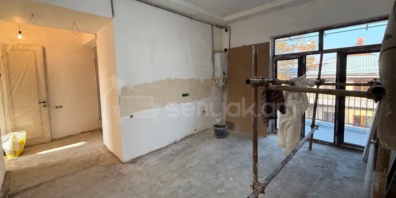 3 Սենյականոց Բնակարան Քարե Շենքում, 73քմ, 4/4 հարկ, Կապիտալ Վերանորոգված