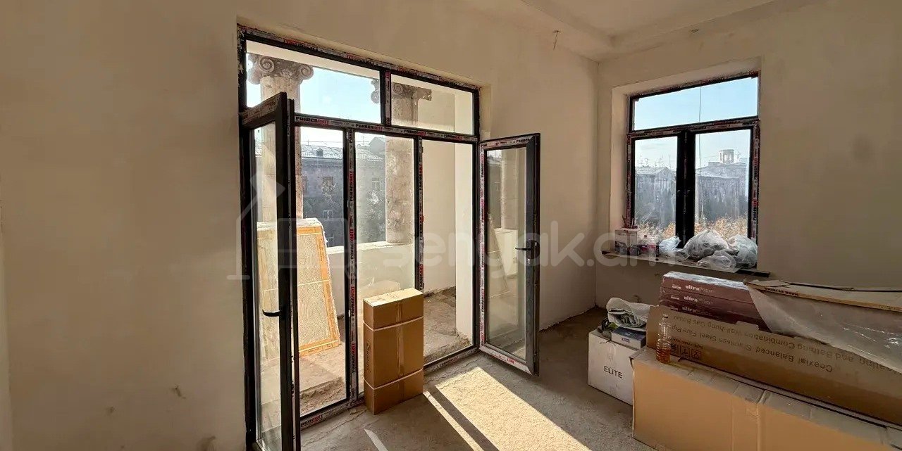 3 Սենյականոց Բնակարան Քարե Շենքում, 73քմ, 4/4 հարկ, Կապիտալ Վերանորոգված