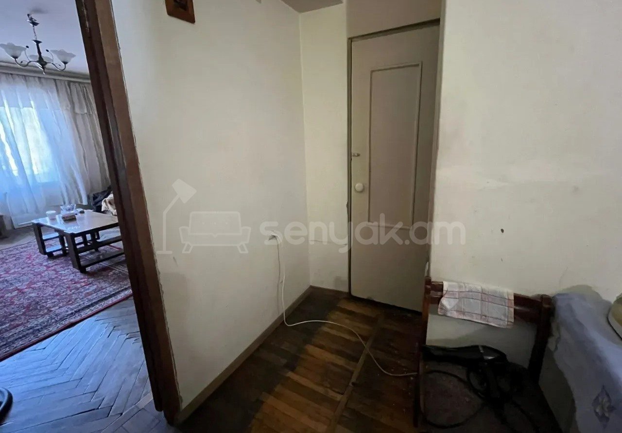 3 Սենյականոց Բնակարան Քարե Շենքում, 72քմ, 4/5 հարկ, Պետական Վիճակում