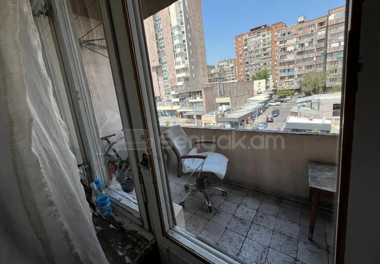 3 Սենյականոց Բնակարան Քարե Շենքում, 72քմ, 4/5 հարկ, Պետական Վիճակում