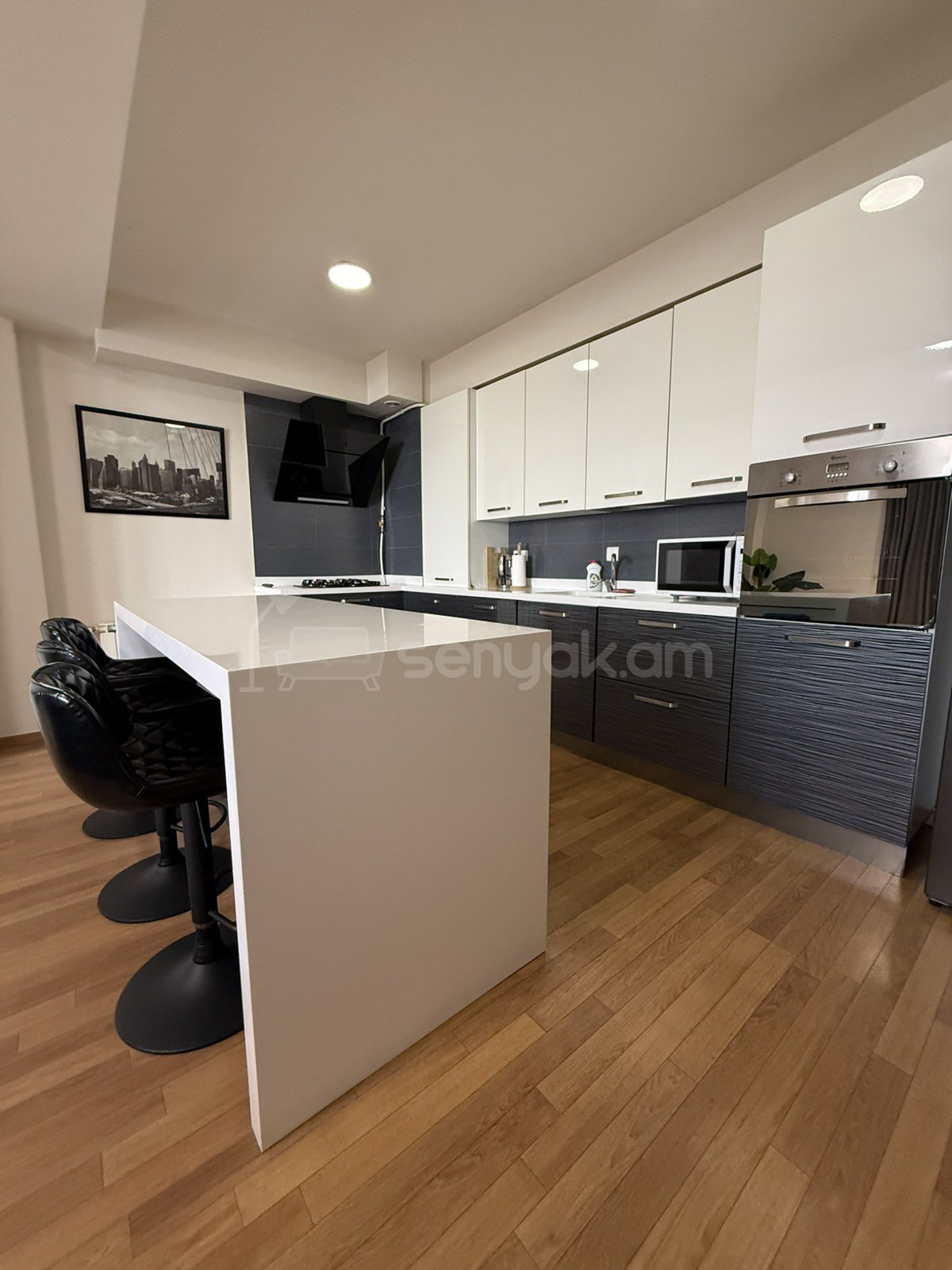 3 Սենյականոց Բնակարան, 137քմ, 3/6 հարկ, Կապիտալ Վերանորոգված, Կահավորված, Արևկող