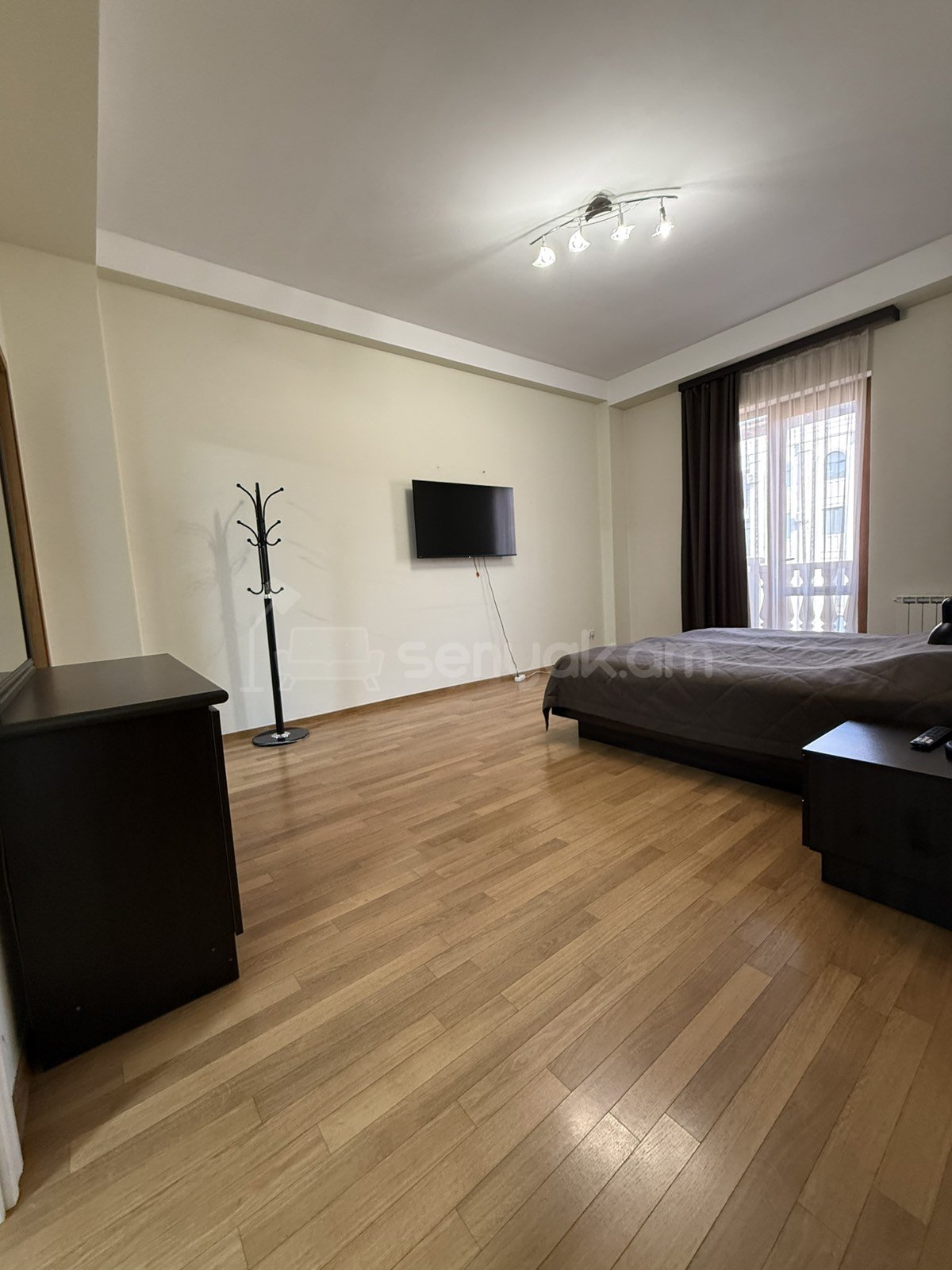 3 Սենյականոց Բնակարան, 137քմ, 3/6 հարկ, Կապիտալ Վերանորոգված, Կահավորված, Արևկող