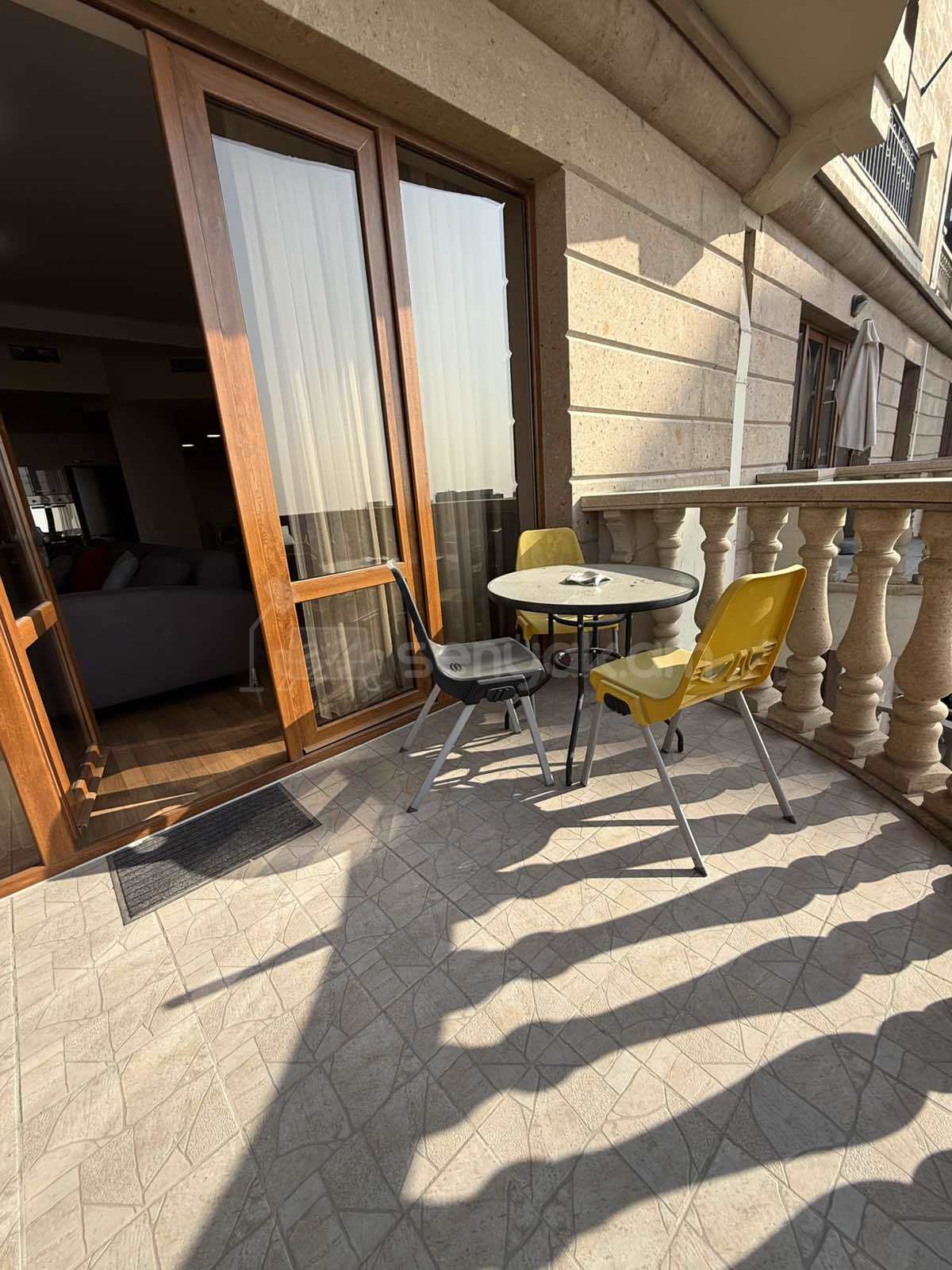 3 Սենյականոց Բնակարան, 137քմ, 3/6 հարկ, Կապիտալ Վերանորոգված, Կահավորված, Արևկող