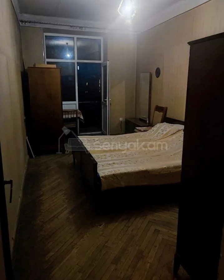 3 Սենյականոց Բնակարան Քարե Շենքում, 67քմ, 3/5 հարկ, Պետական Վիճակում