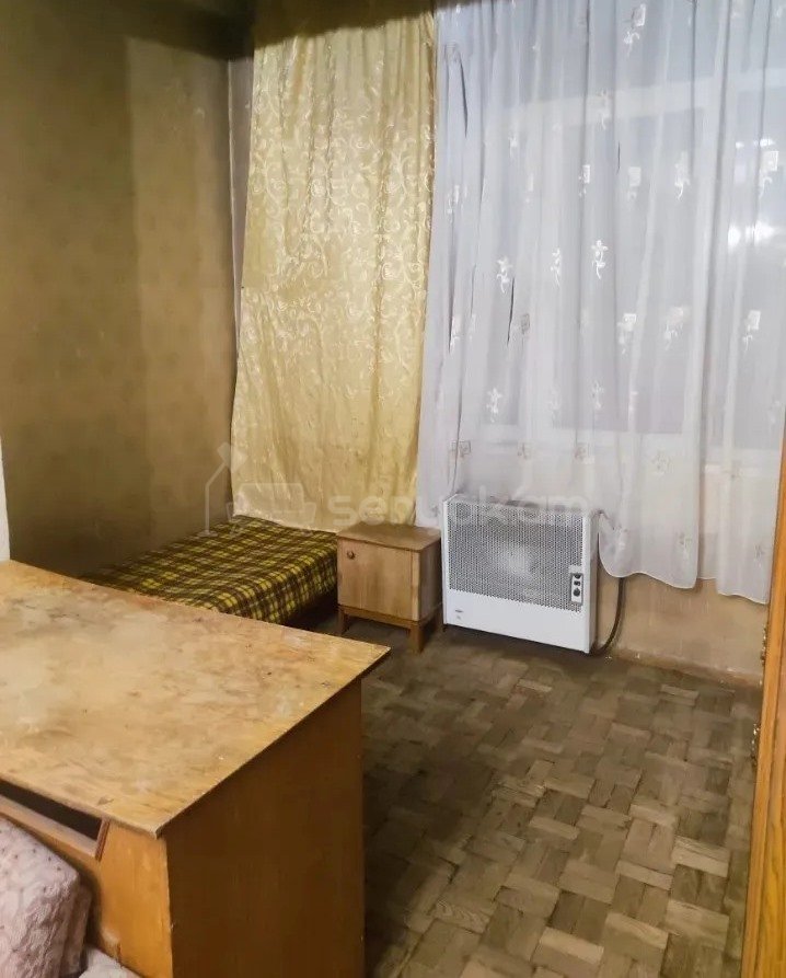 3 Սենյականոց Բնակարան Քարե Շենքում, 67քմ, 3/5 հարկ, Պետական Վիճակում