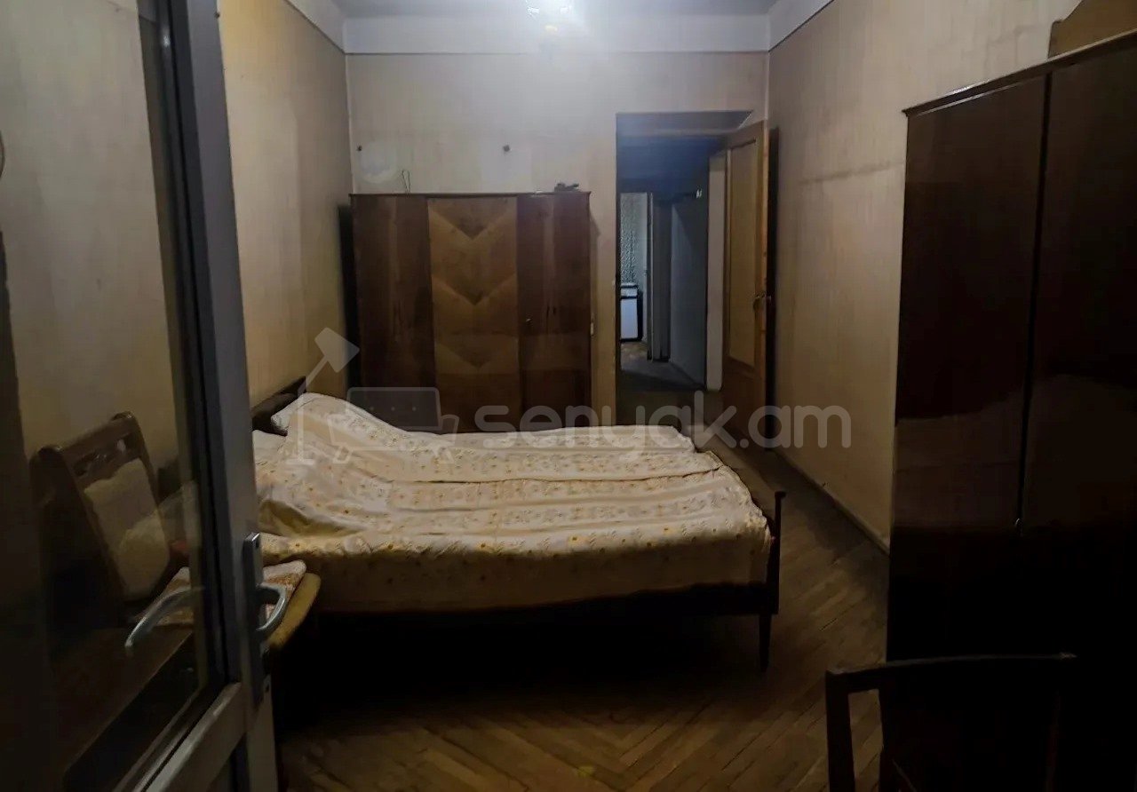 3 Սենյականոց Բնակարան Քարե Շենքում, 67քմ, 3/5 հարկ, Պետական Վիճակում